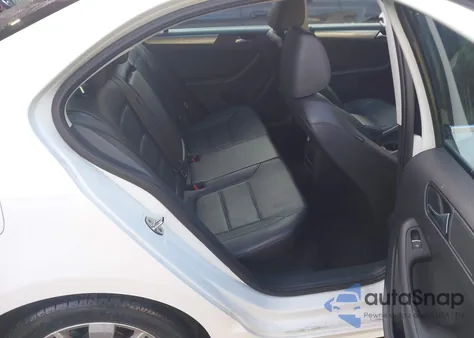 2015 Volkswagen Jetta 1.8T Se z USA, uszkodzony, nr VIN 3VWD07AJ1FM296747